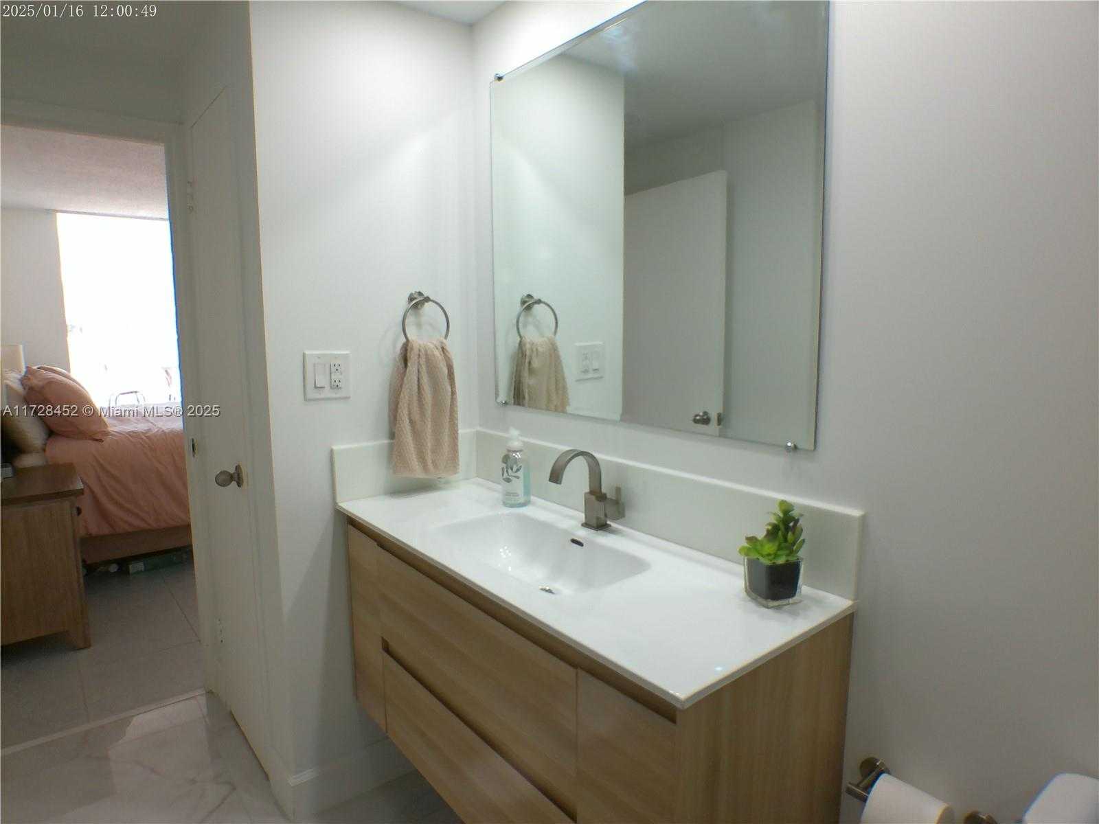 Small Image of 5401 COLLINS AVE #130, Miami Beach Number 24
