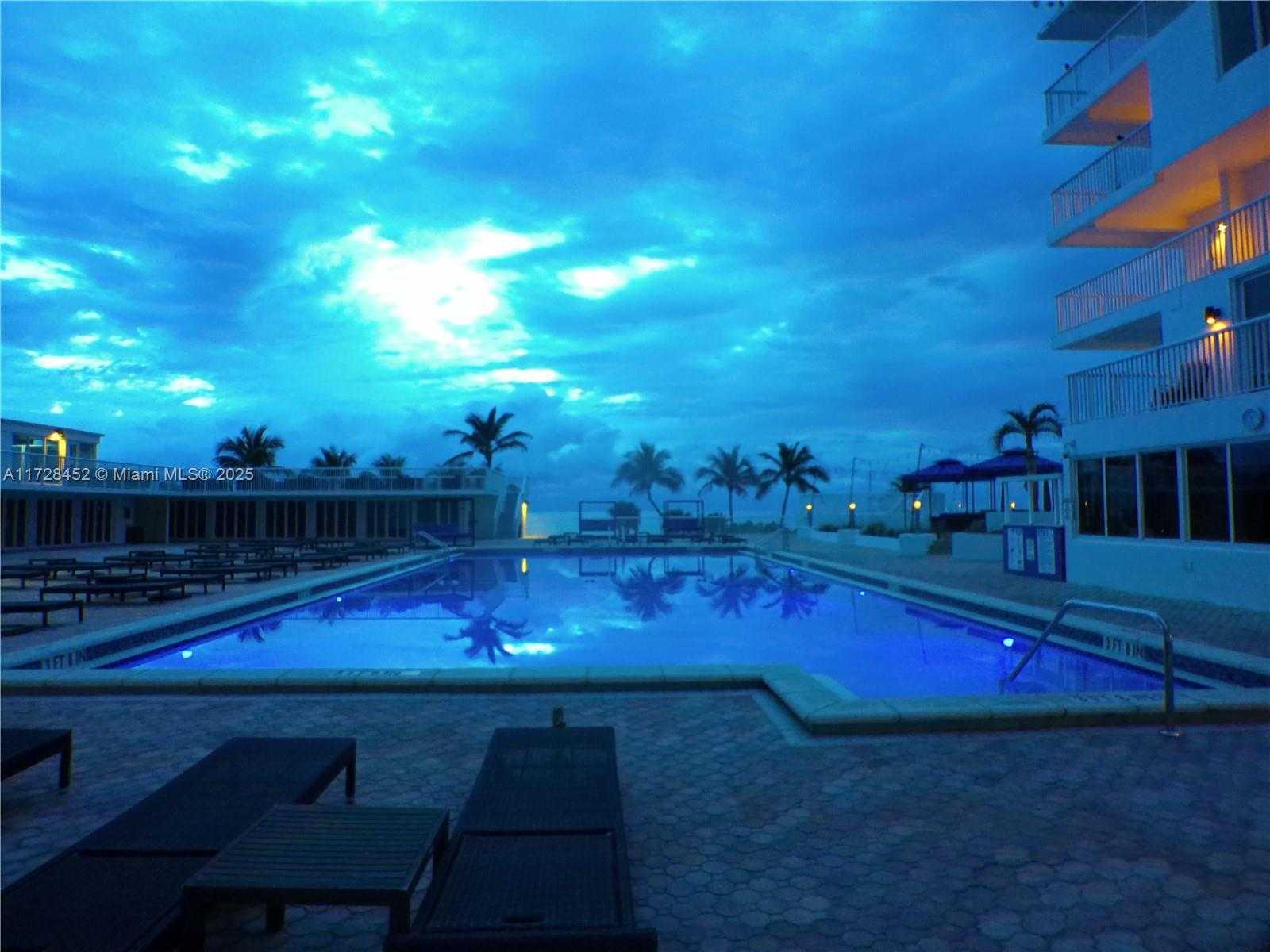 Small Image of 5401 COLLINS AVE #130, Miami Beach Number 25