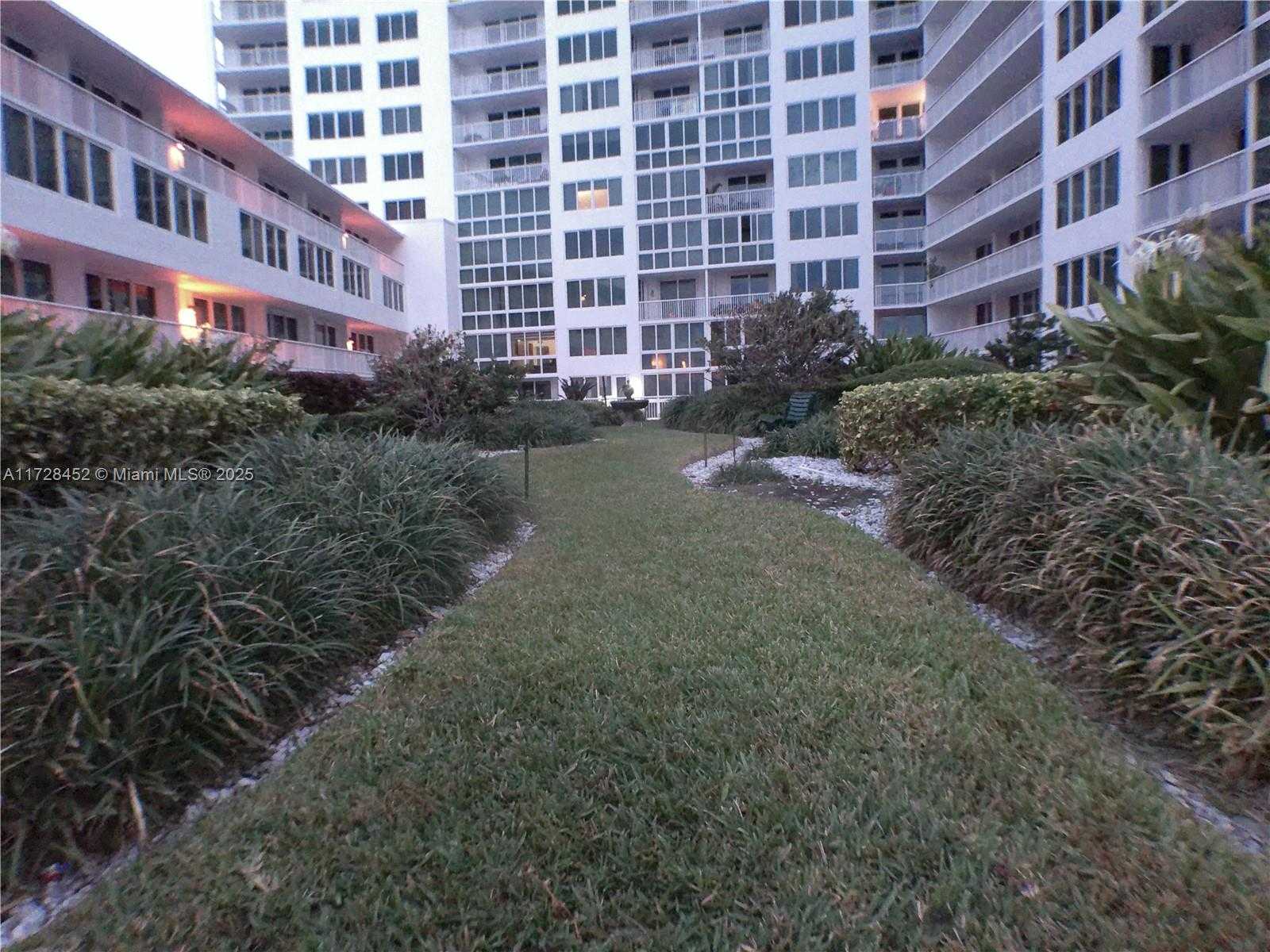 Small Image of 5401 COLLINS AVE #130, Miami Beach Number 35
