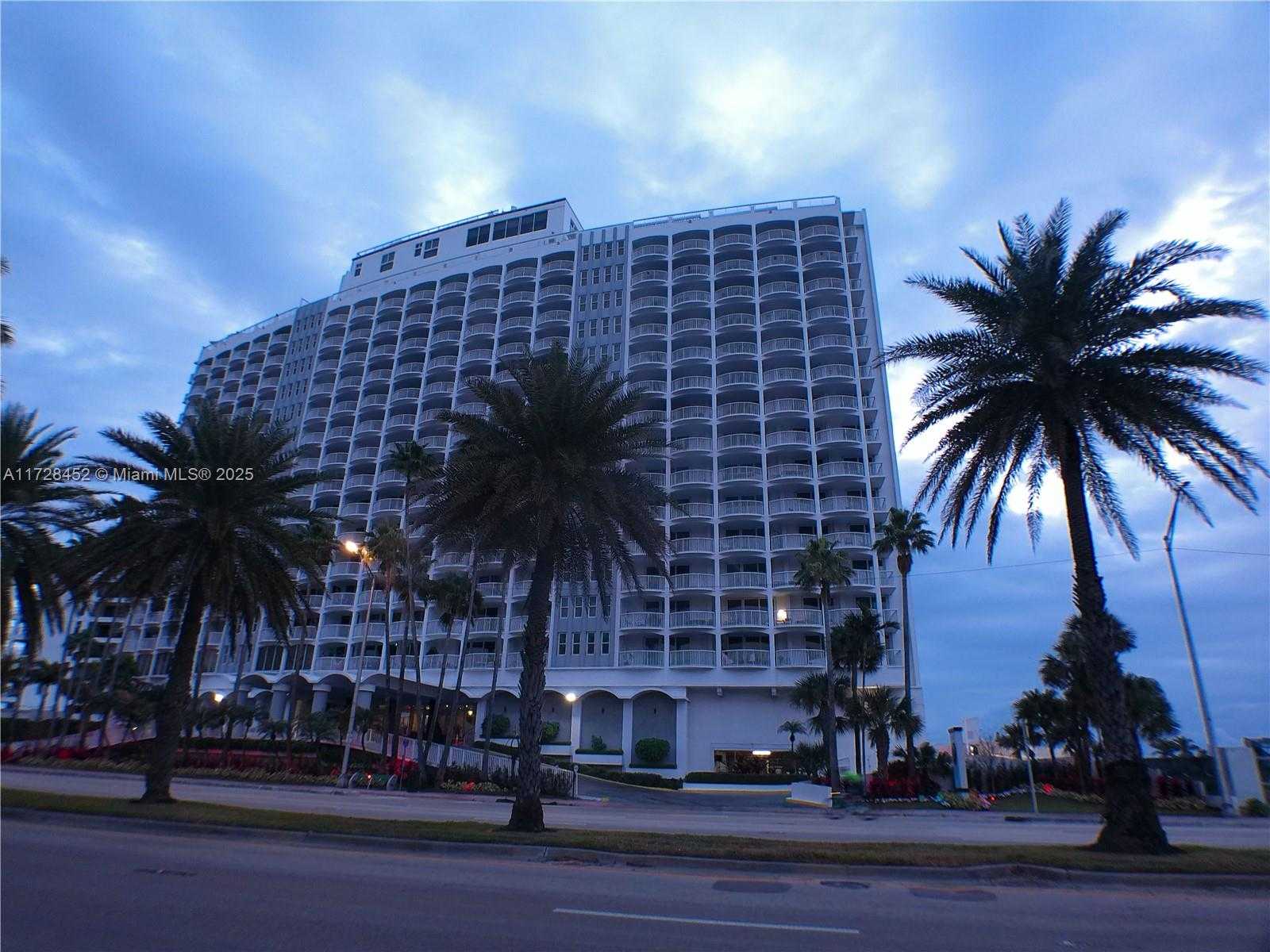 Small Image of 5401 COLLINS AVE #130, Miami Beach Number 41