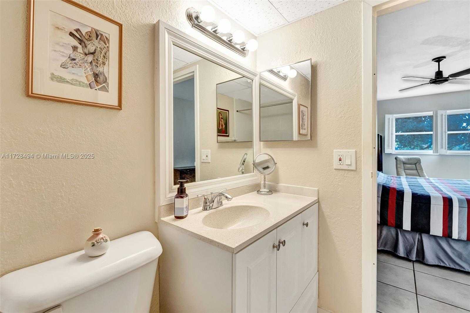 Small Image of 1035 COUNTRY CLUB DR #206, Margate Number 14