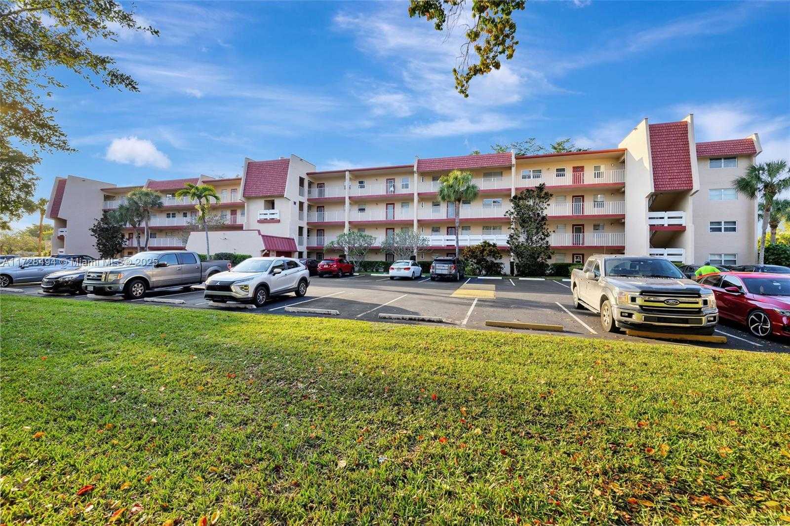 Small Image of 1035 COUNTRY CLUB DR #206, Margate Number 19