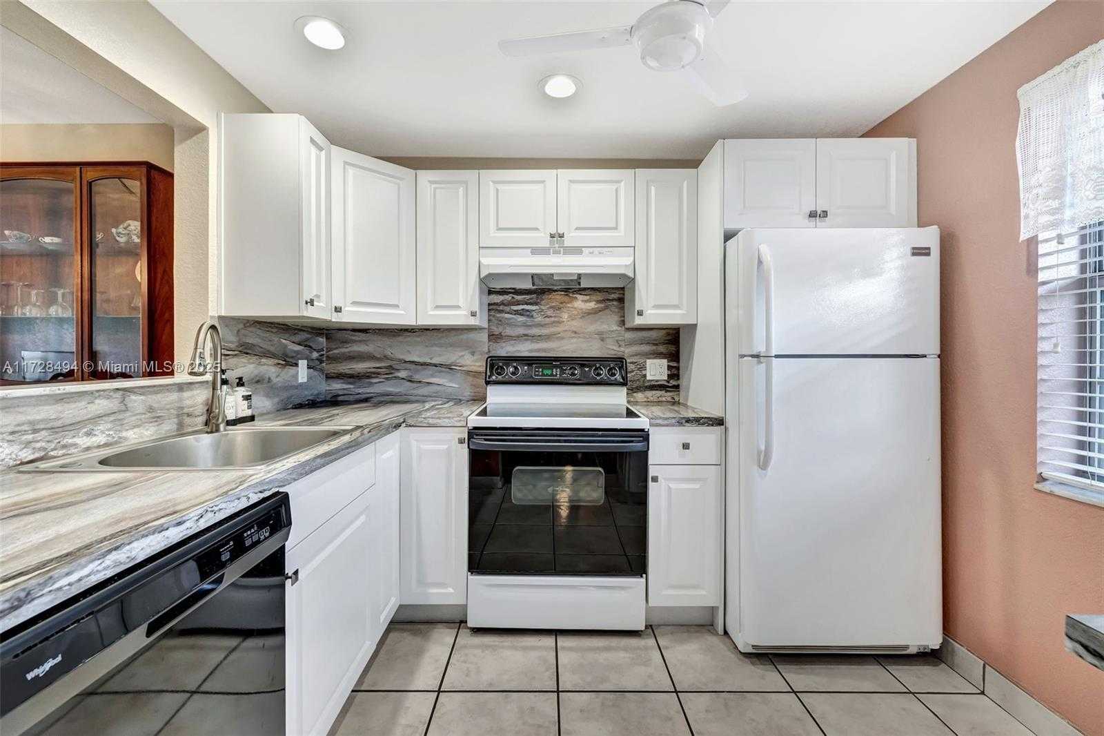 Small Image of 1035 COUNTRY CLUB DR #206, Margate Number 2