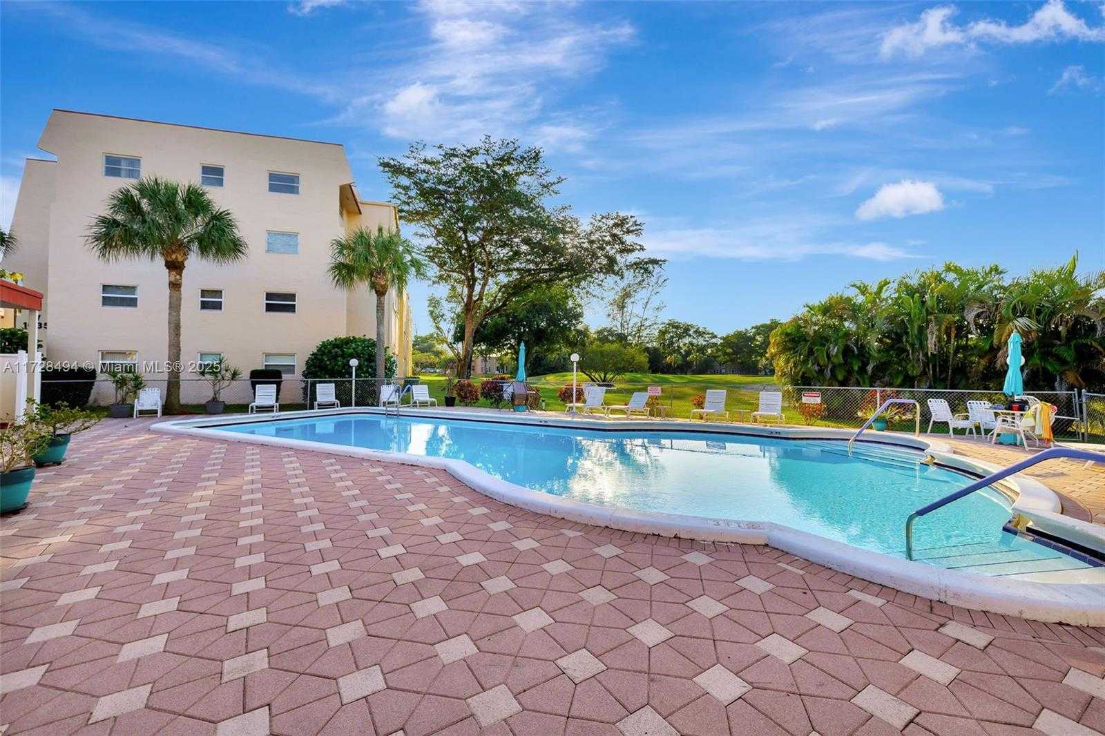 Small Image of 1035 COUNTRY CLUB DR #206, Margate Number 21