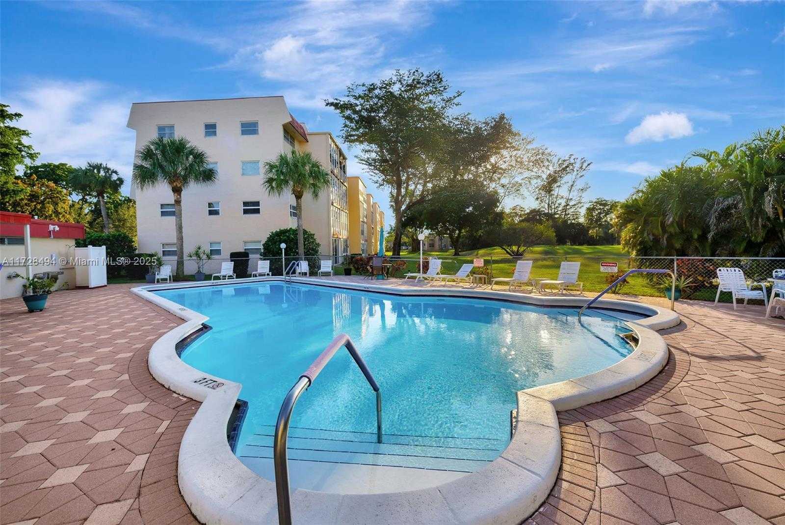 Small Image of 1035 COUNTRY CLUB DR #206, Margate Number 23