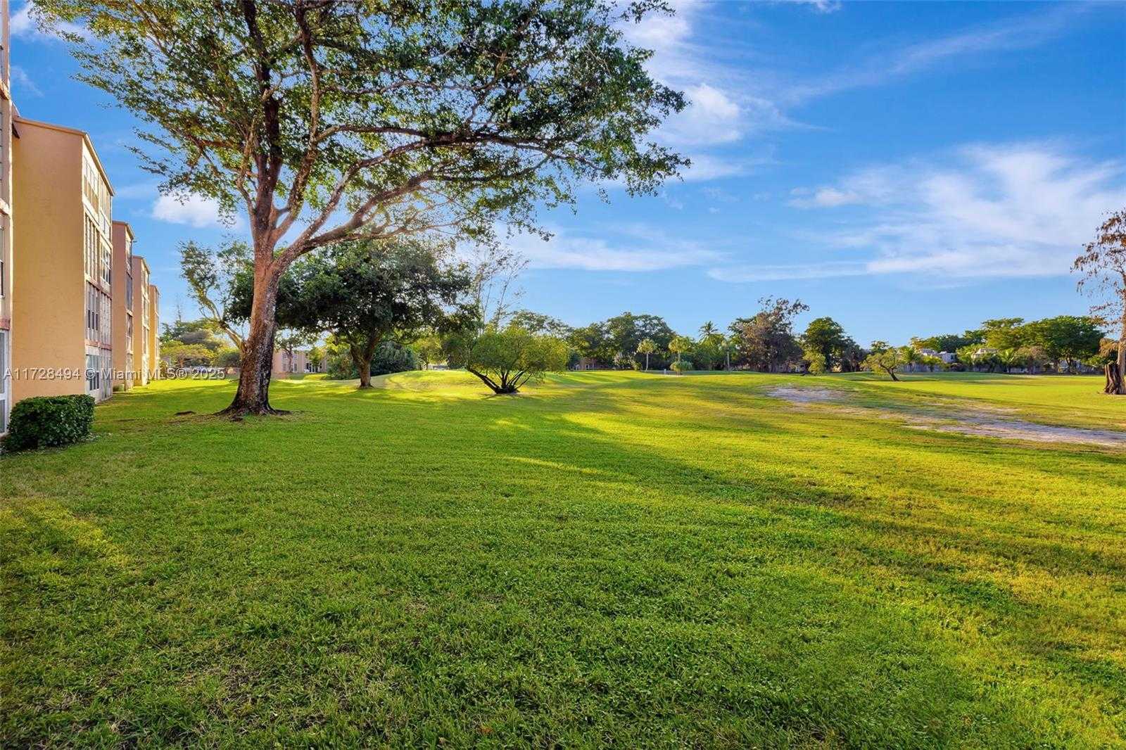 Small Image of 1035 COUNTRY CLUB DR #206, Margate Number 24