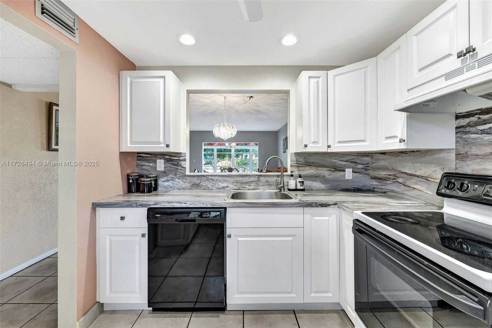 Small Image of 1035 COUNTRY CLUB DR #206, Margate Number 3