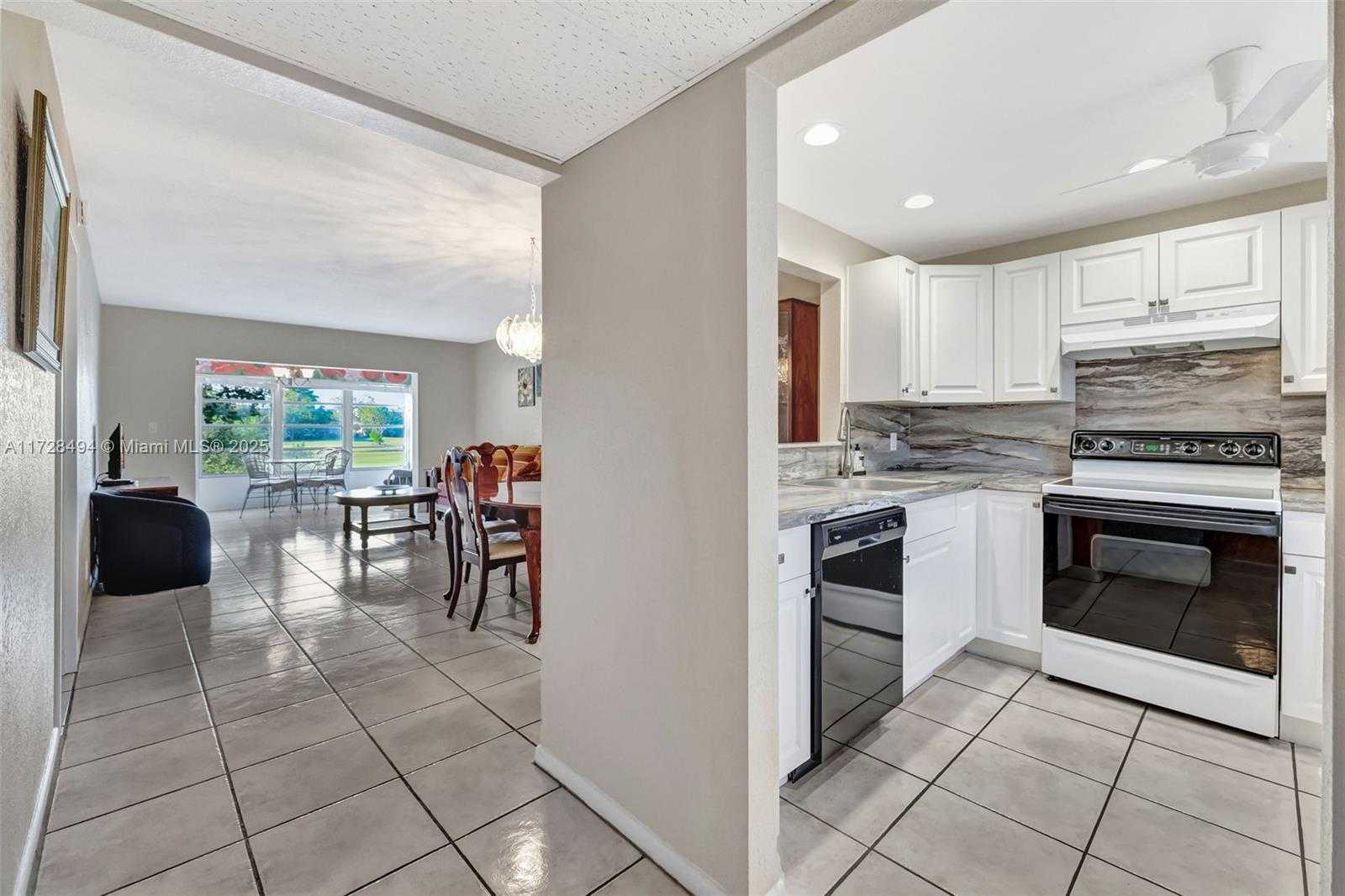 Small Image of 1035 COUNTRY CLUB DR #206, Margate Number 4