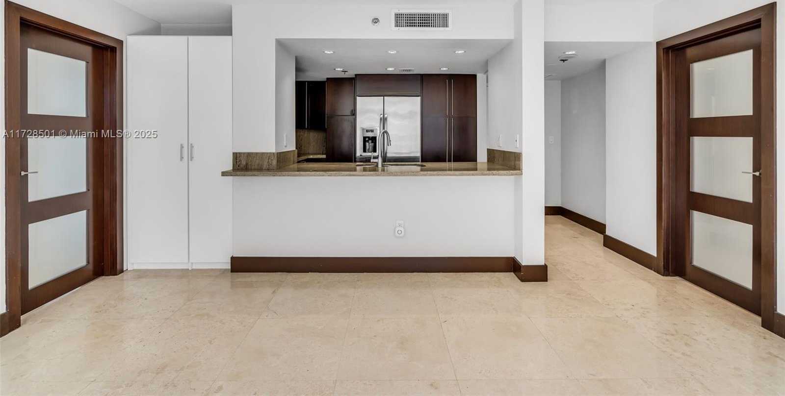Small Image of 540 BRICKELL KEY DR #1021, Miami Number 3