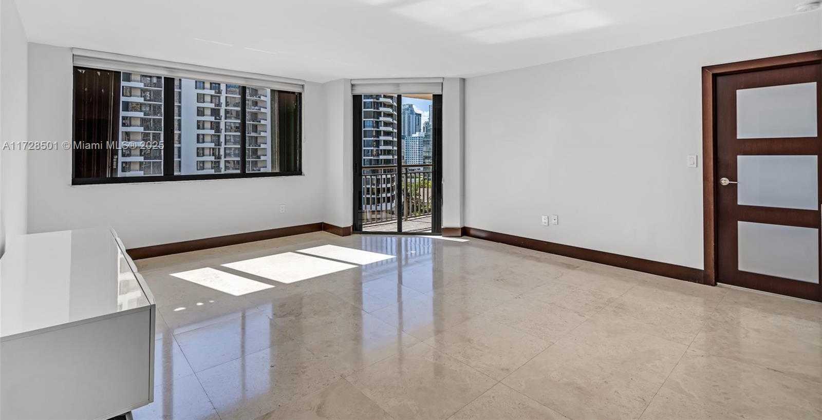 Small Image of 540 BRICKELL KEY DR #1021, Miami Number 4