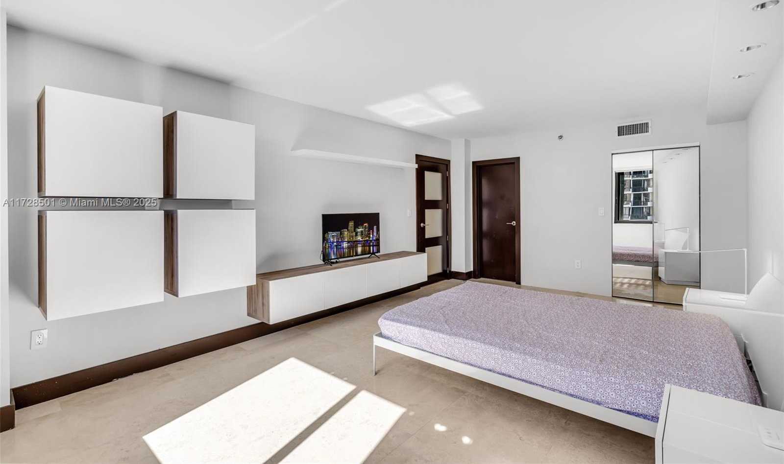 Small Image of 540 BRICKELL KEY DR #1021, Miami Number 7
