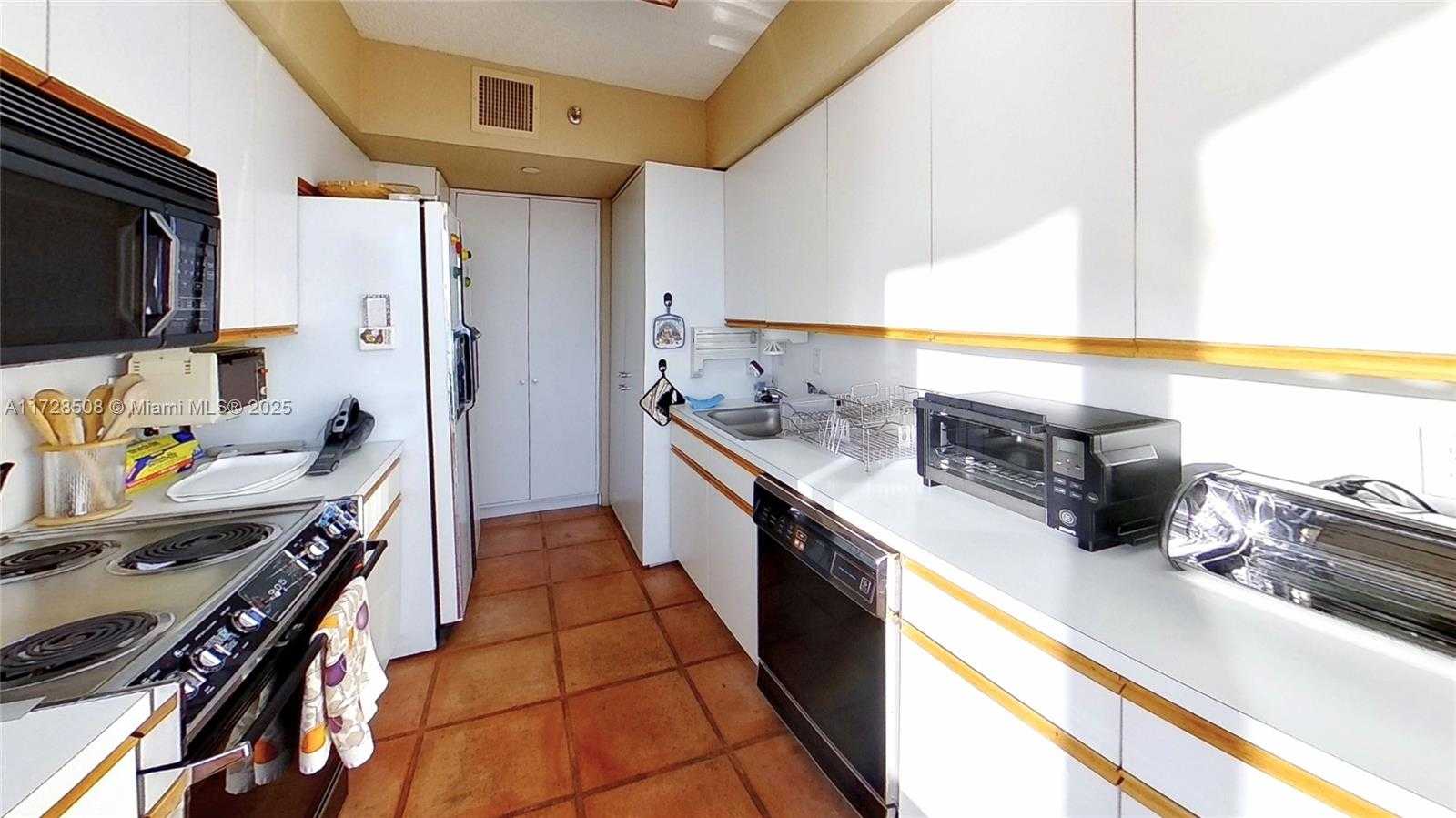 Small Image of 3600 MYSTIC POINTE #1801, Aventura Number 14