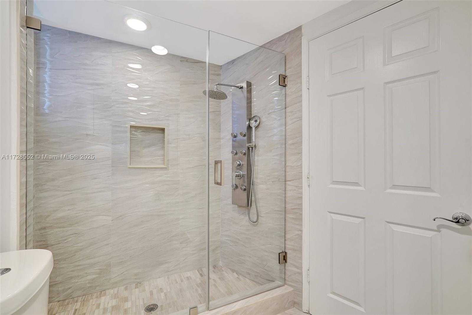 Small Image of 3370 HIDDEN BAY DR #910, Aventura Number 27