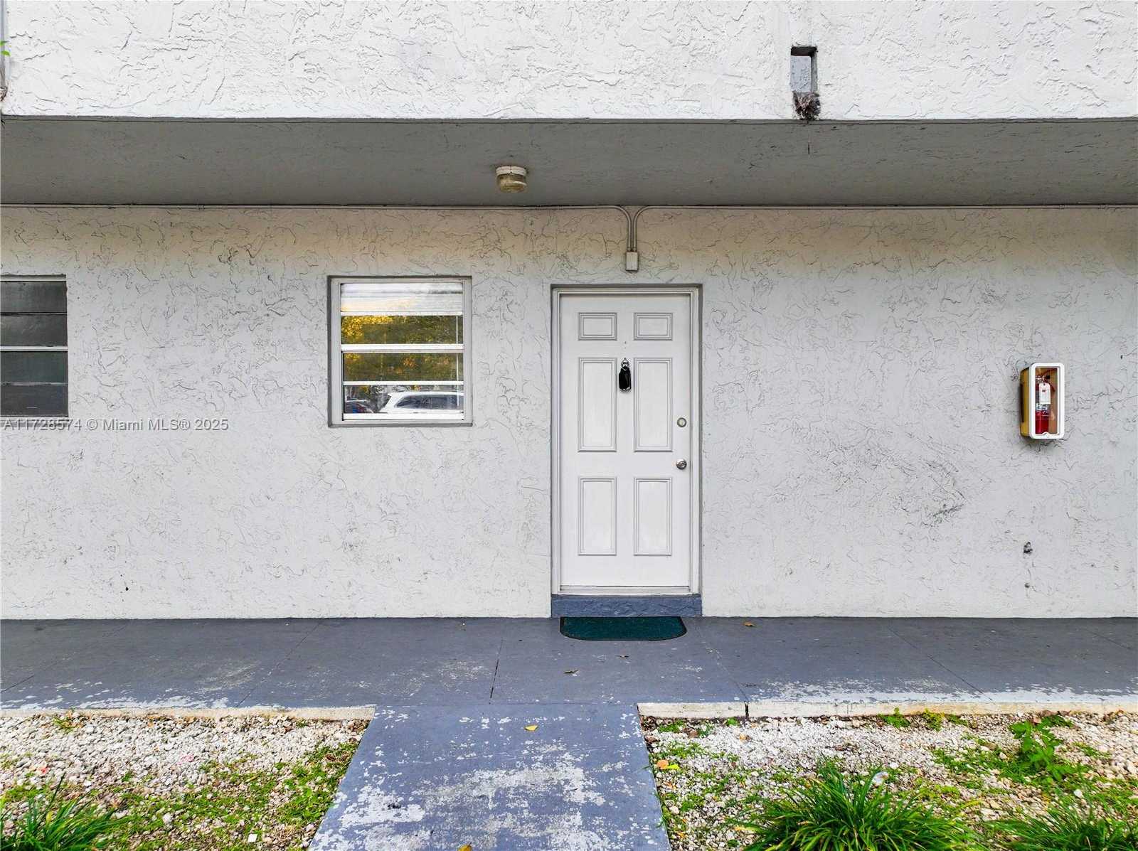 Small Image of 17255 SOUTH WEST 95TH AVE #161, Palmetto Bay Number 3