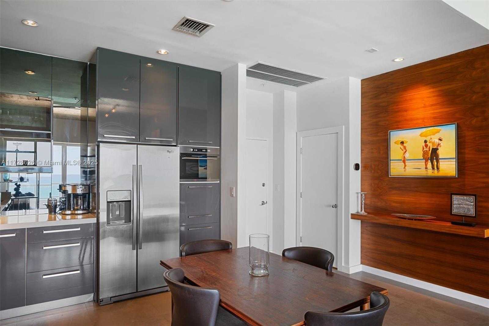 Small Image of 5601 COLLINS AVE #PH-5, Miami Beach Number 3