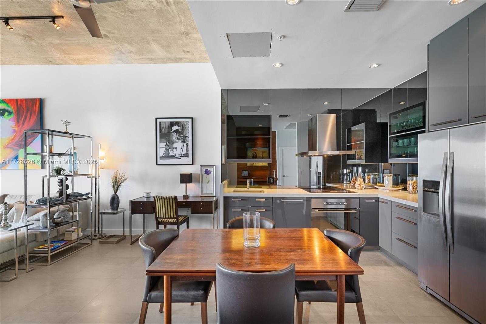Small Image of 5601 COLLINS AVE #PH-5, Miami Beach Number 4