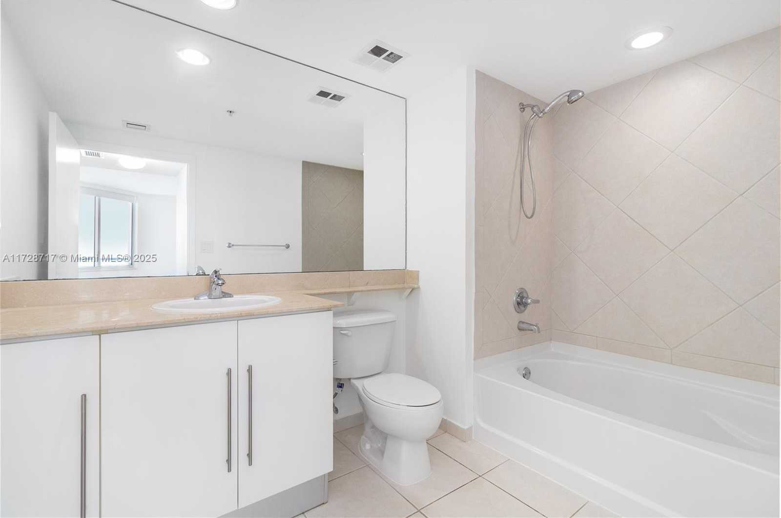 Small Image of 335 SOUTH BISCAYNE BLVD #3207, Miami Number 14