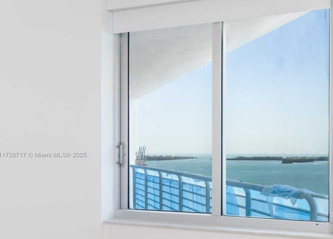 Small Image of 335 SOUTH BISCAYNE BLVD #3207, Miami Number 17