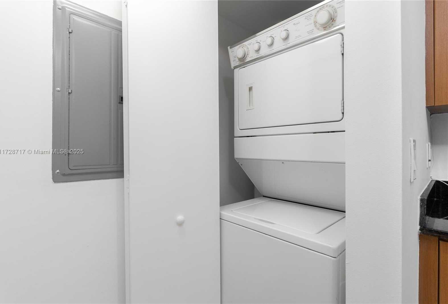 Small Image of 335 SOUTH BISCAYNE BLVD #3207, Miami Number 19