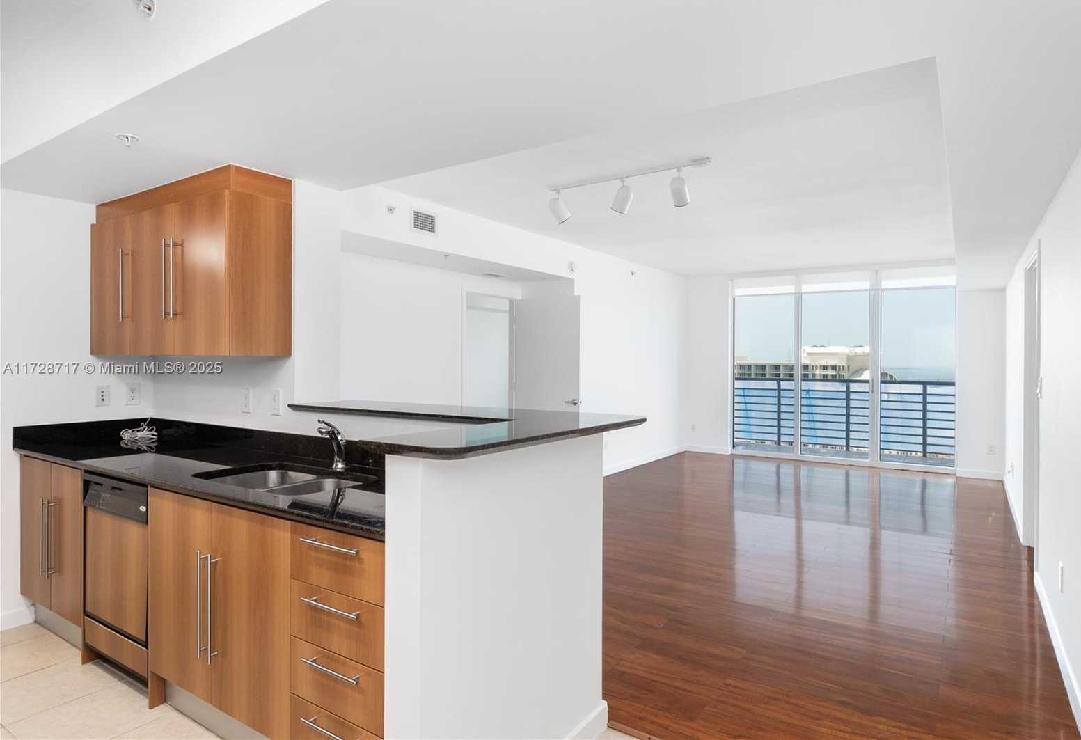 Small Image of 335 SOUTH BISCAYNE BLVD #3207, Miami Number 8