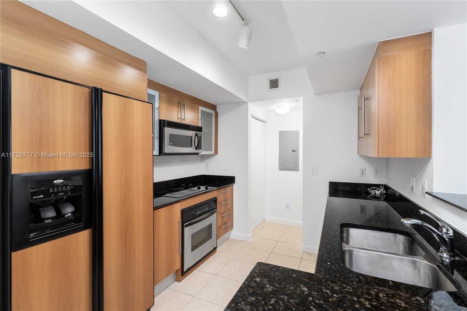 Small Image of 335 SOUTH BISCAYNE BLVD #3207, Miami Number 9
