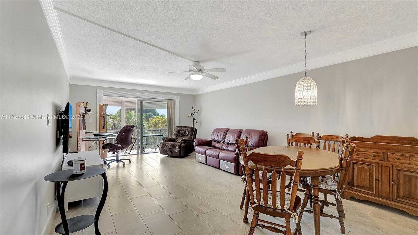 Small Image of 4800 HILLCREST LN #301, Hollywood Number 13