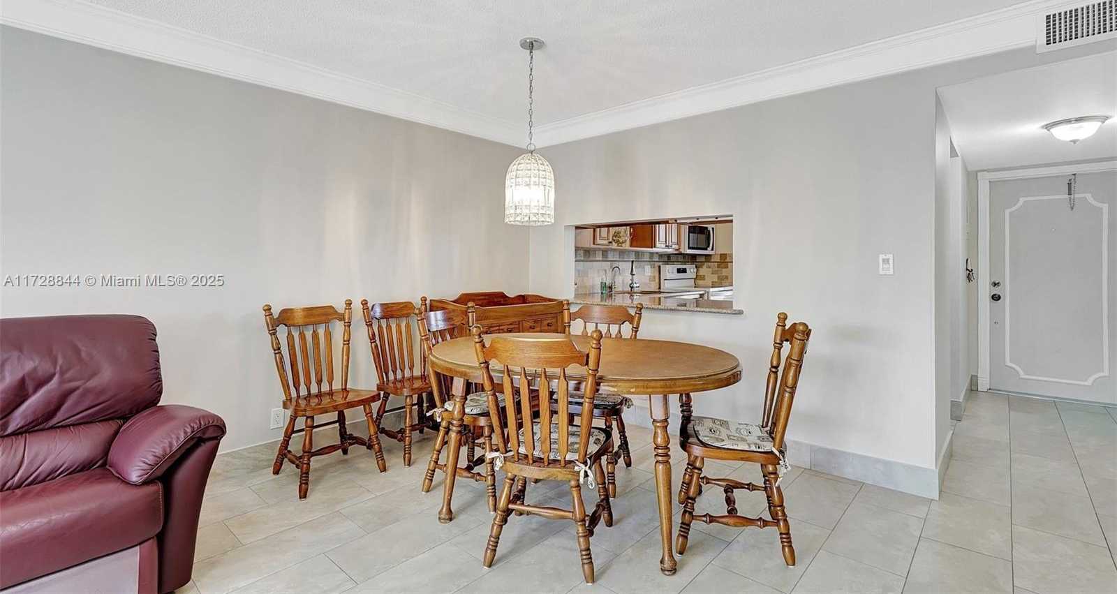 Small Image of 4800 HILLCREST LN #301, Hollywood Number 17