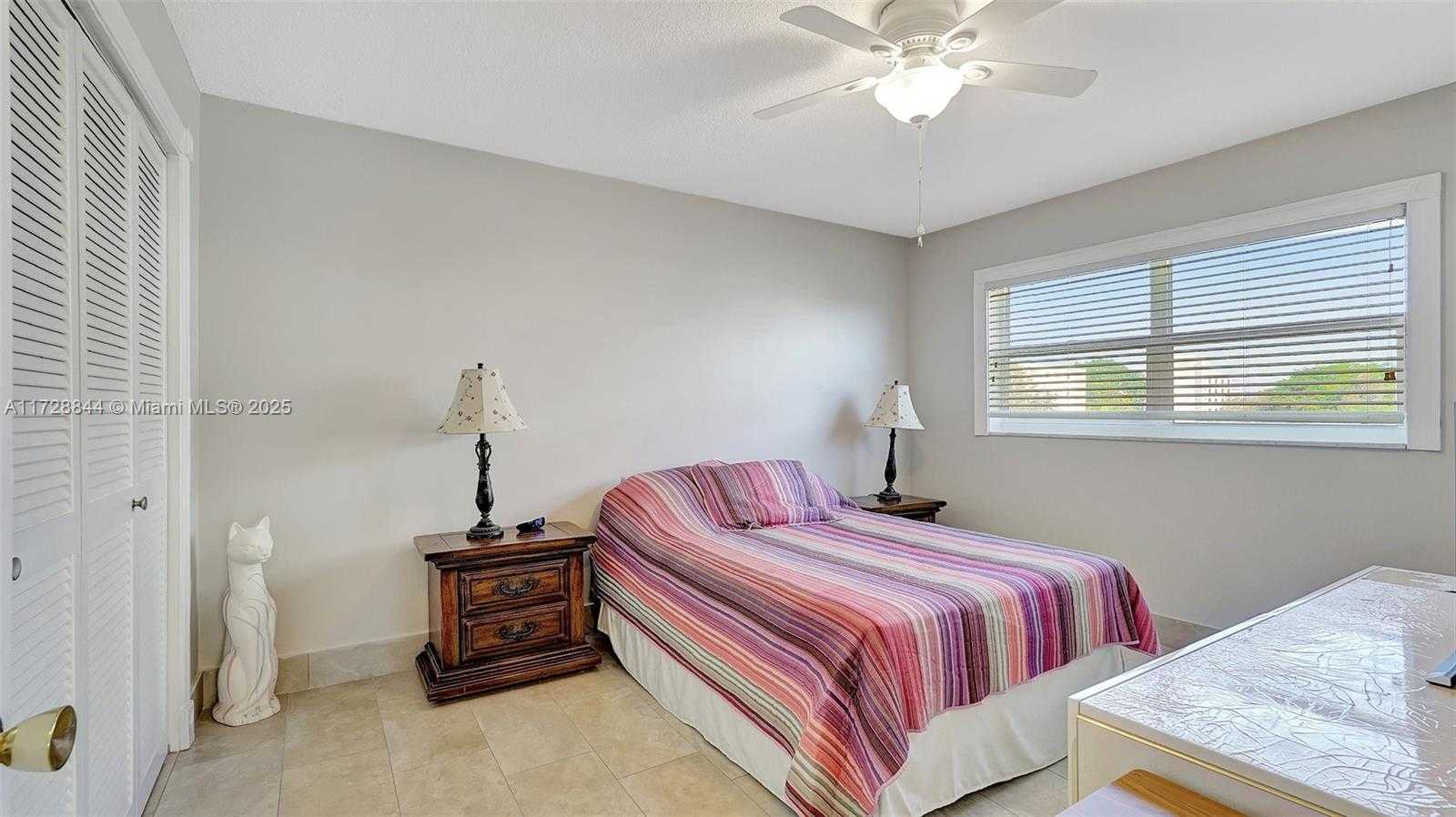 Small Image of 4800 HILLCREST LN #301, Hollywood Number 18