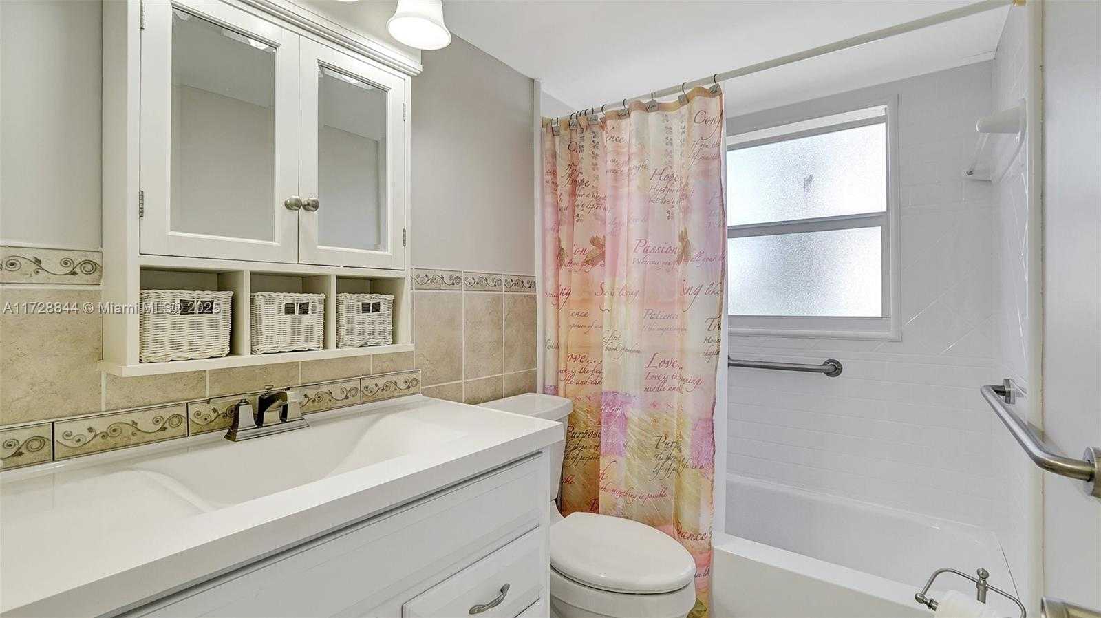 Small Image of 4800 HILLCREST LN #301, Hollywood Number 20