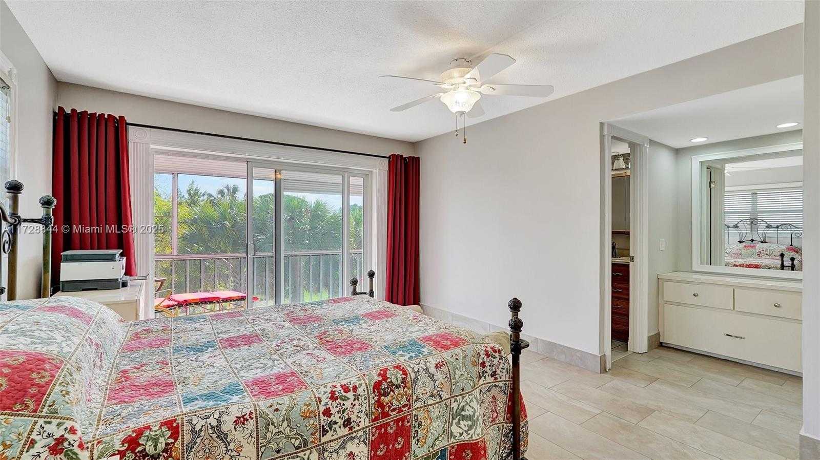 Small Image of 4800 HILLCREST LN #301, Hollywood Number 25
