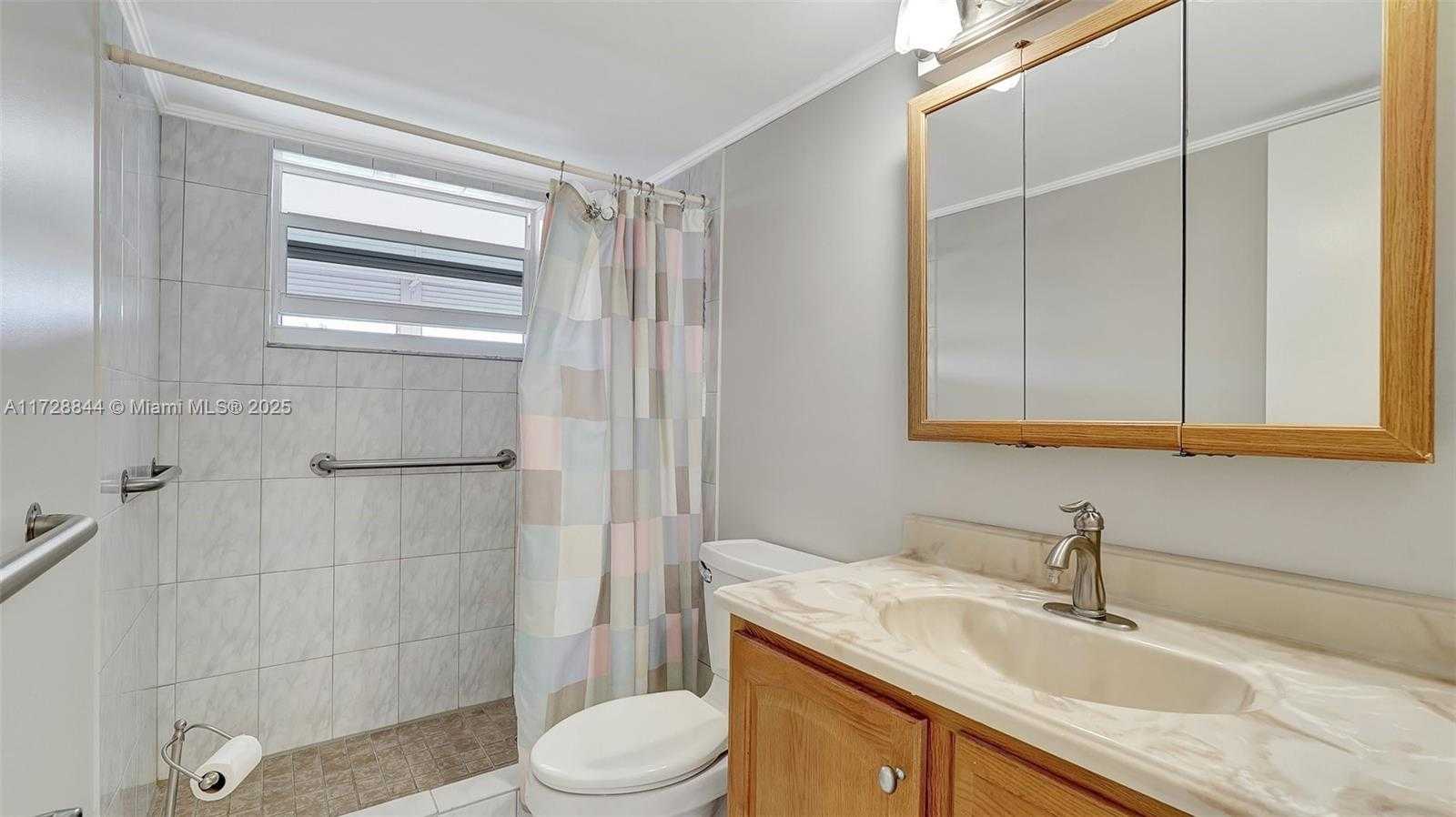 Small Image of 4800 HILLCREST LN #301, Hollywood Number 27