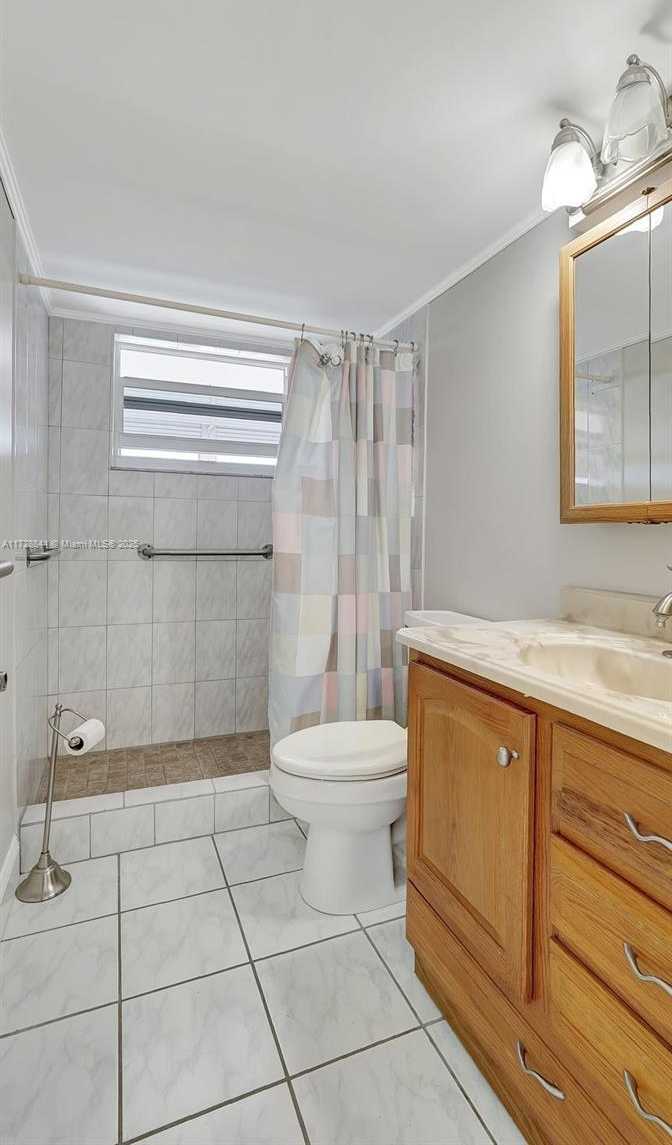 Small Image of 4800 HILLCREST LN #301, Hollywood Number 28