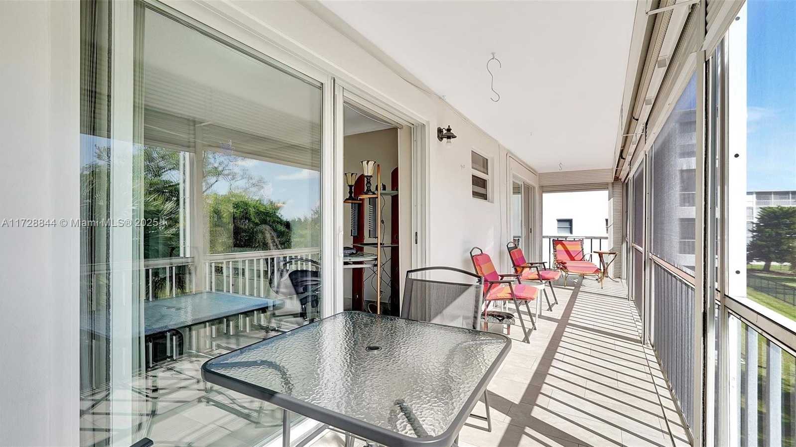 Small Image of 4800 HILLCREST LN #301, Hollywood Number 29