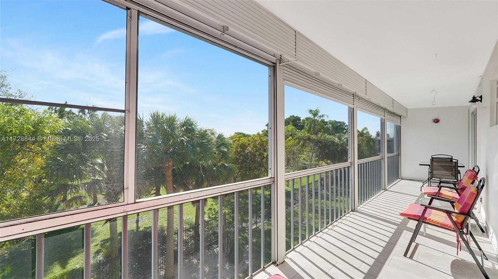 Small Image of 4800 HILLCREST LN #301, Hollywood Number 30