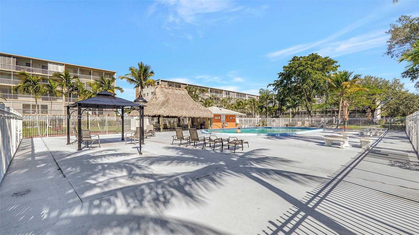 Small Image of 4800 HILLCREST LN #301, Hollywood Number 34