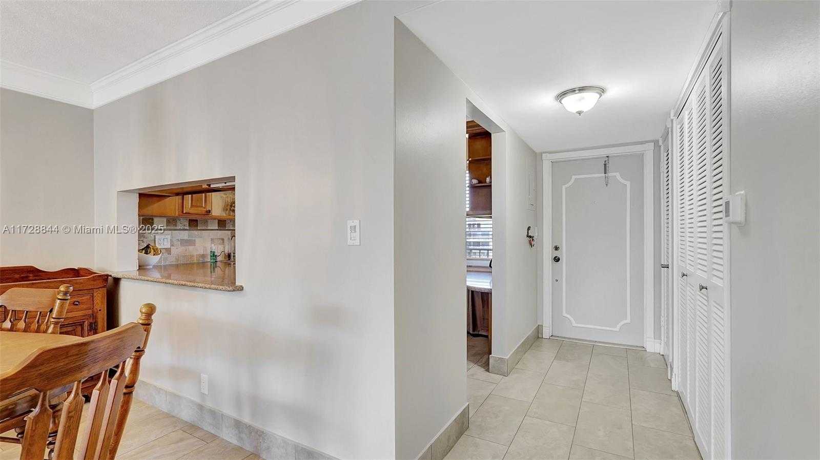 Small Image of 4800 HILLCREST LN #301, Hollywood Number 7