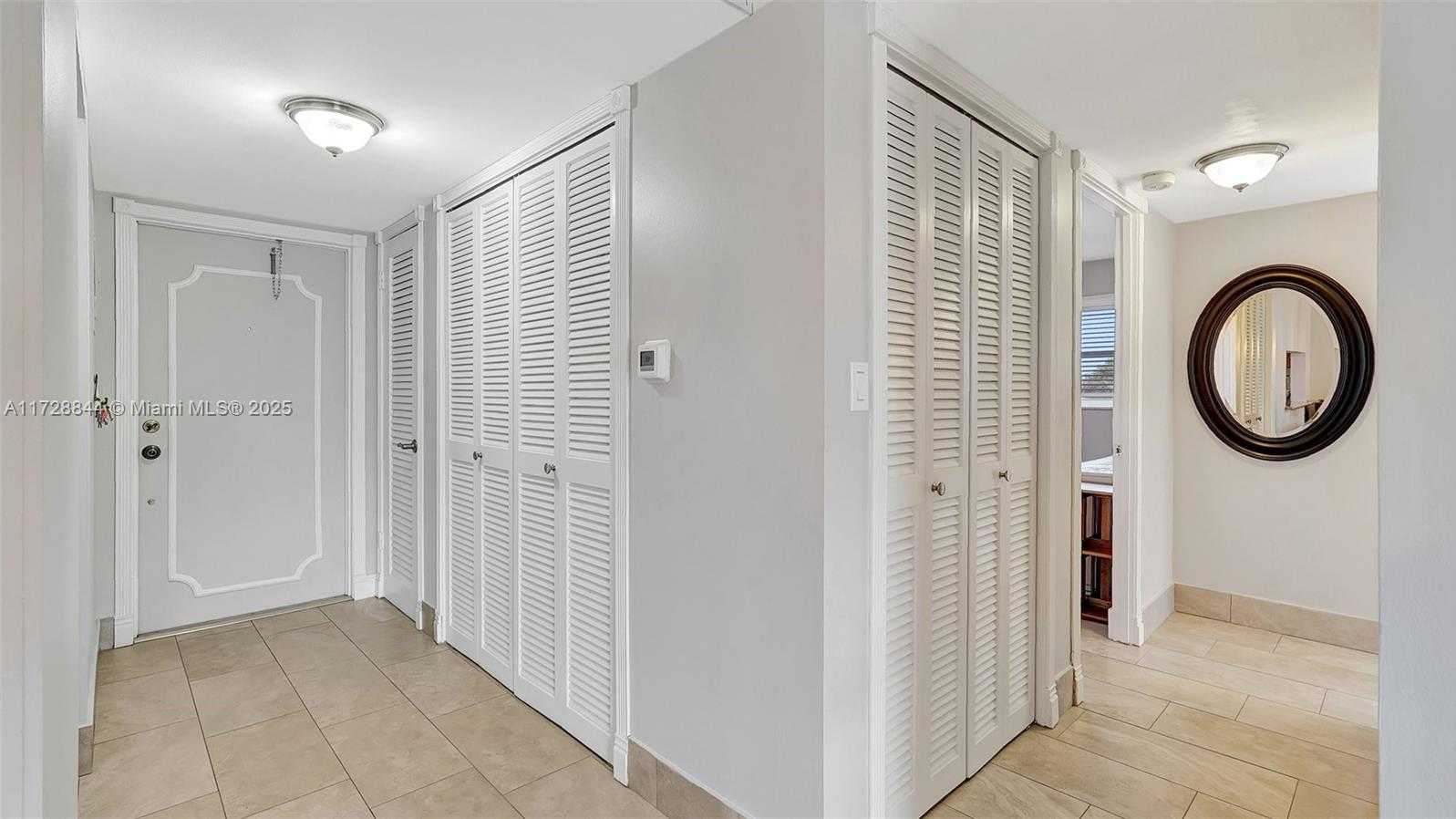 Small Image of 4800 HILLCREST LN #301, Hollywood Number 8