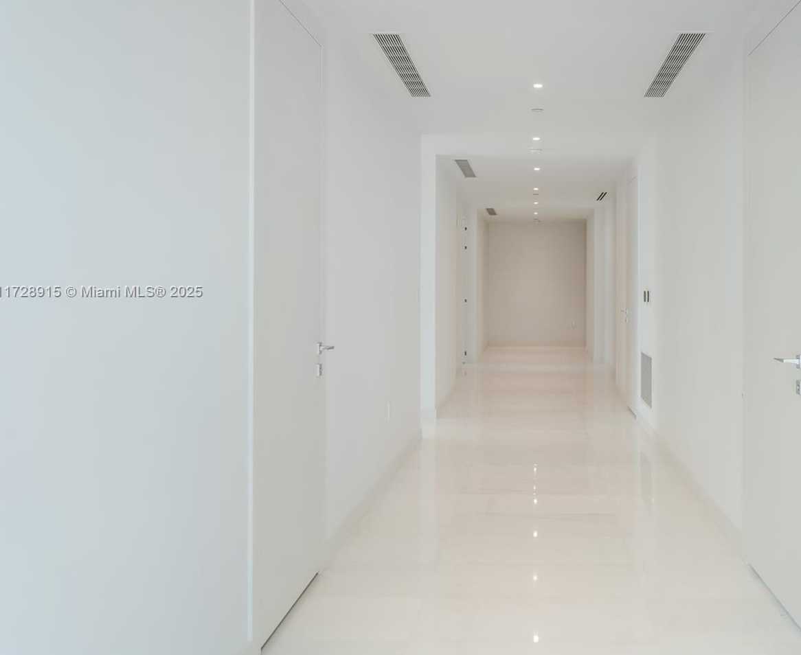 Small Image of Miami Number 10