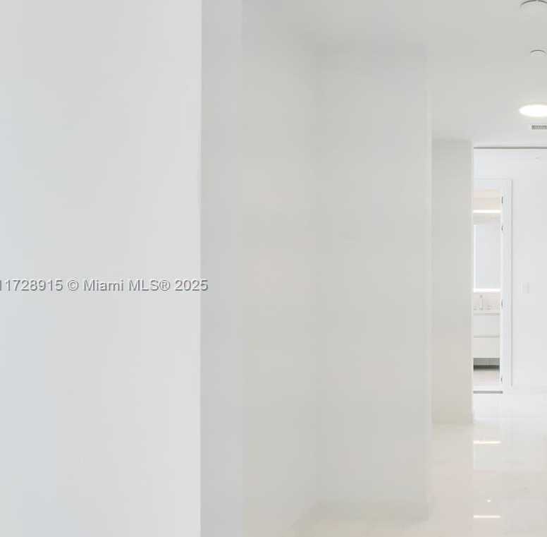Small Image of Miami Number 21