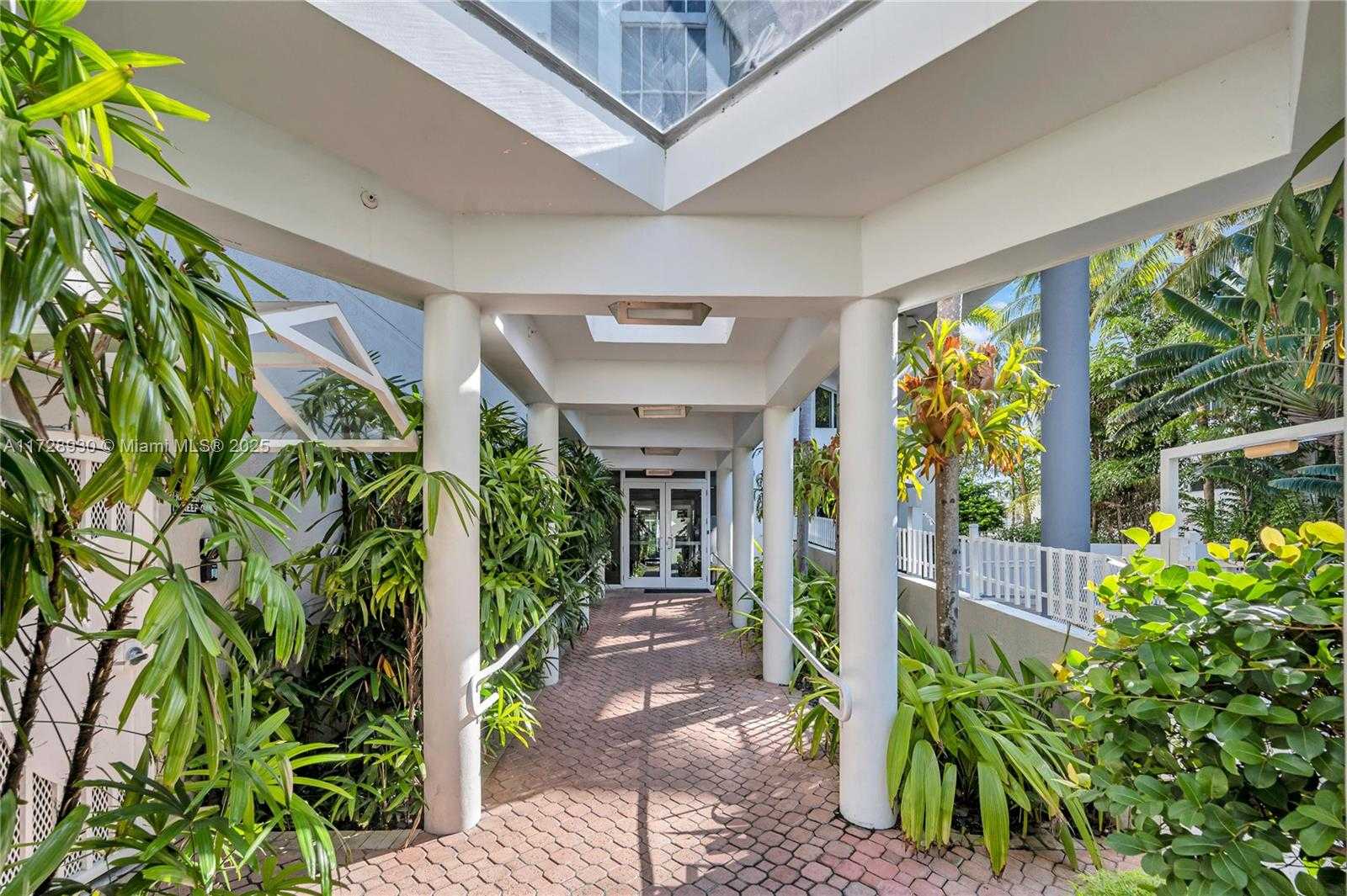 Small Image of 1621 BAY RD #508, Miami Beach Number 14