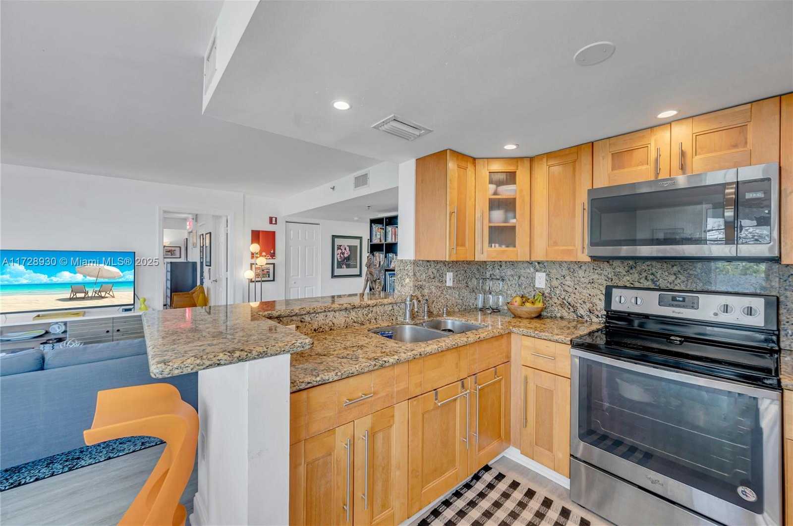 Small Image of 1621 BAY RD #508, Miami Beach Number 6