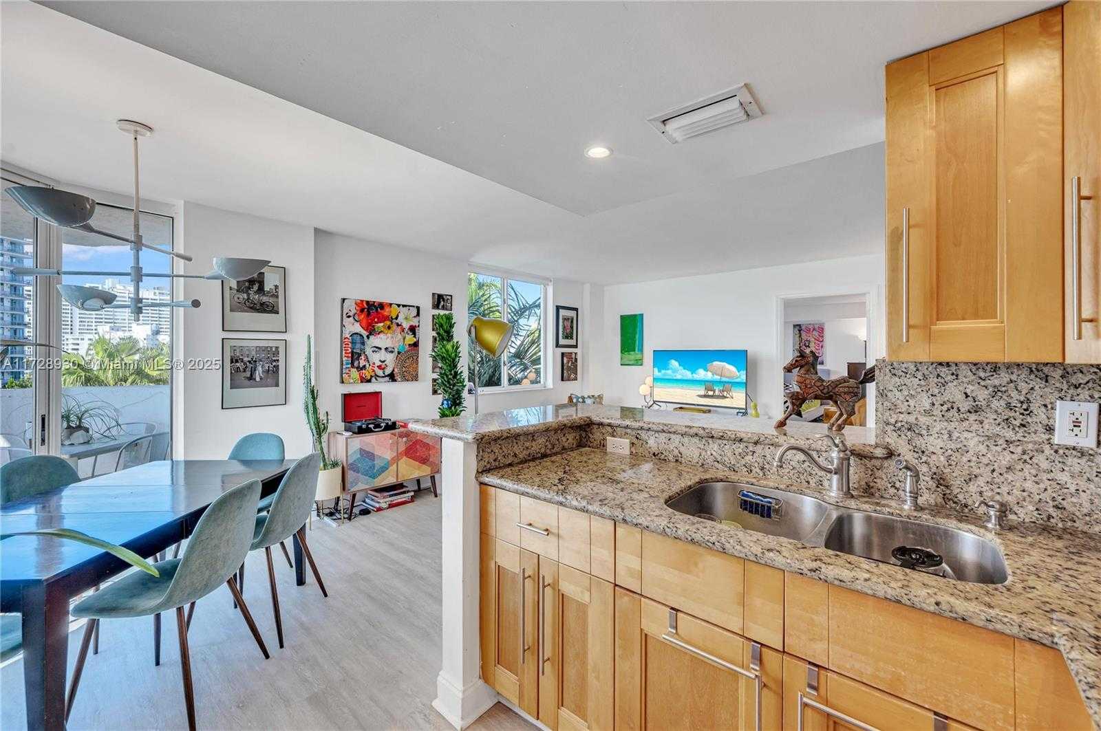 Small Image of 1621 BAY RD #508, Miami Beach Number 7