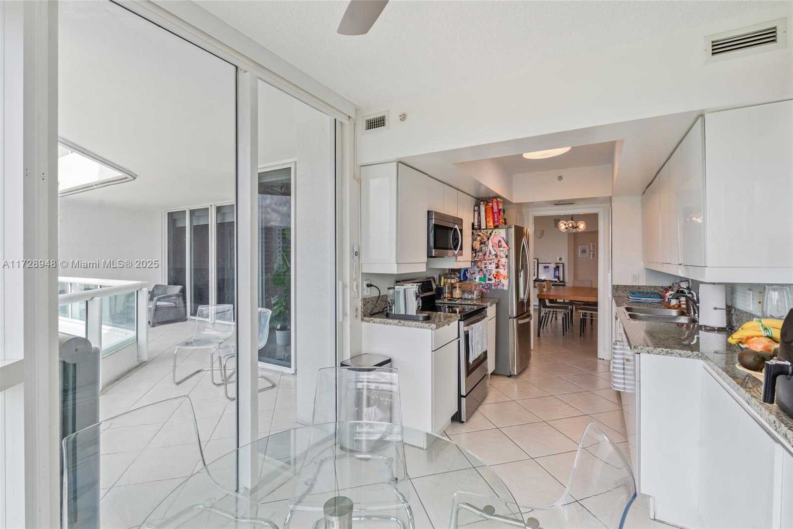 Small Image of 21205 YACHT CLUB DR #805, Aventura Number 11