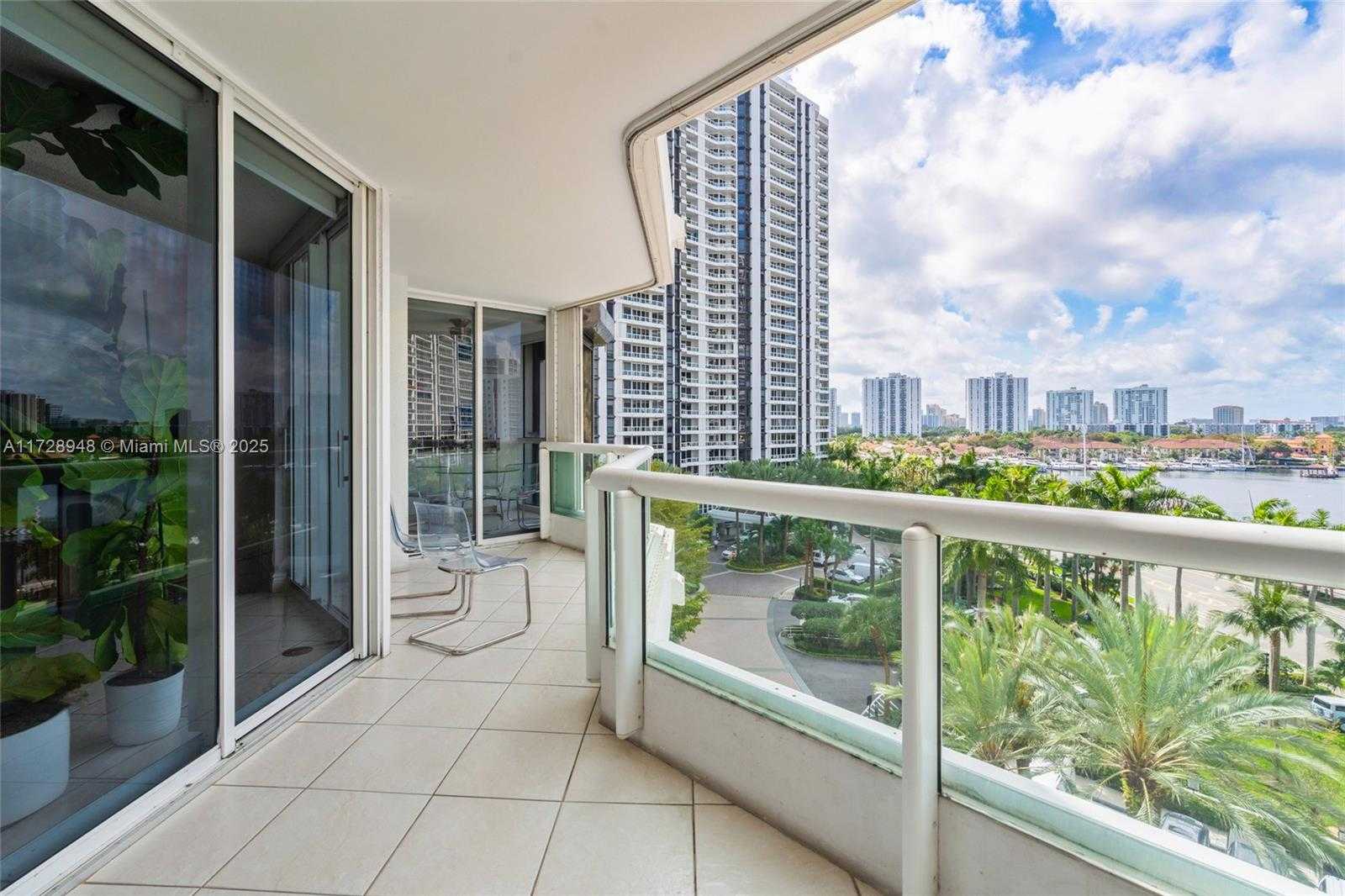 Small Image of 21205 YACHT CLUB DR #805, Aventura Number 12