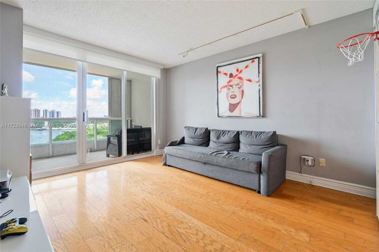 Small Image of 21205 YACHT CLUB DR #805, Aventura Number 14