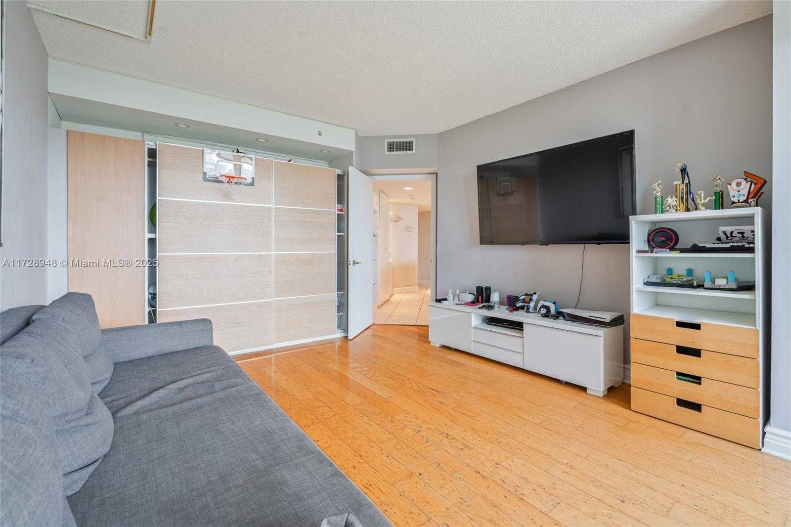 Small Image of 21205 YACHT CLUB DR #805, Aventura Number 15