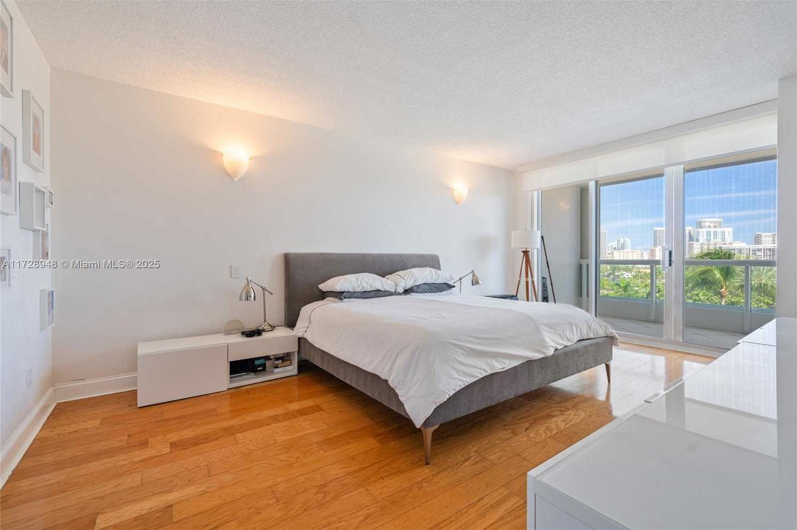 Small Image of 21205 YACHT CLUB DR #805, Aventura Number 18