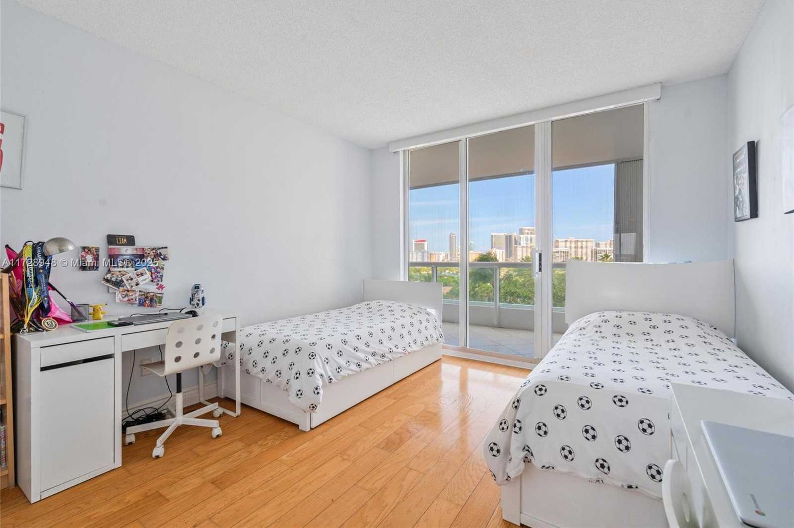 Small Image of 21205 YACHT CLUB DR #805, Aventura Number 22