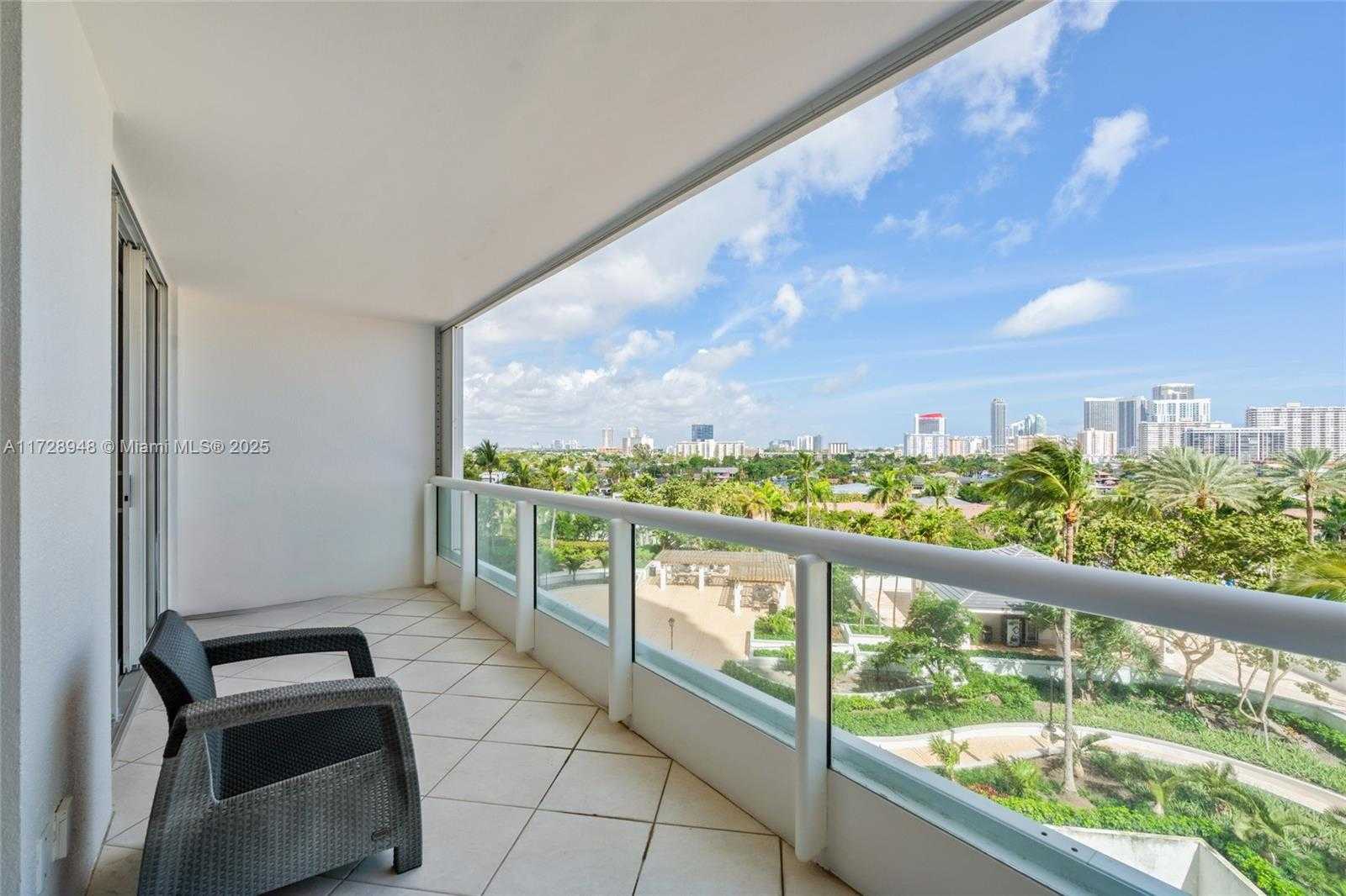 Small Image of 21205 YACHT CLUB DR #805, Aventura Number 23