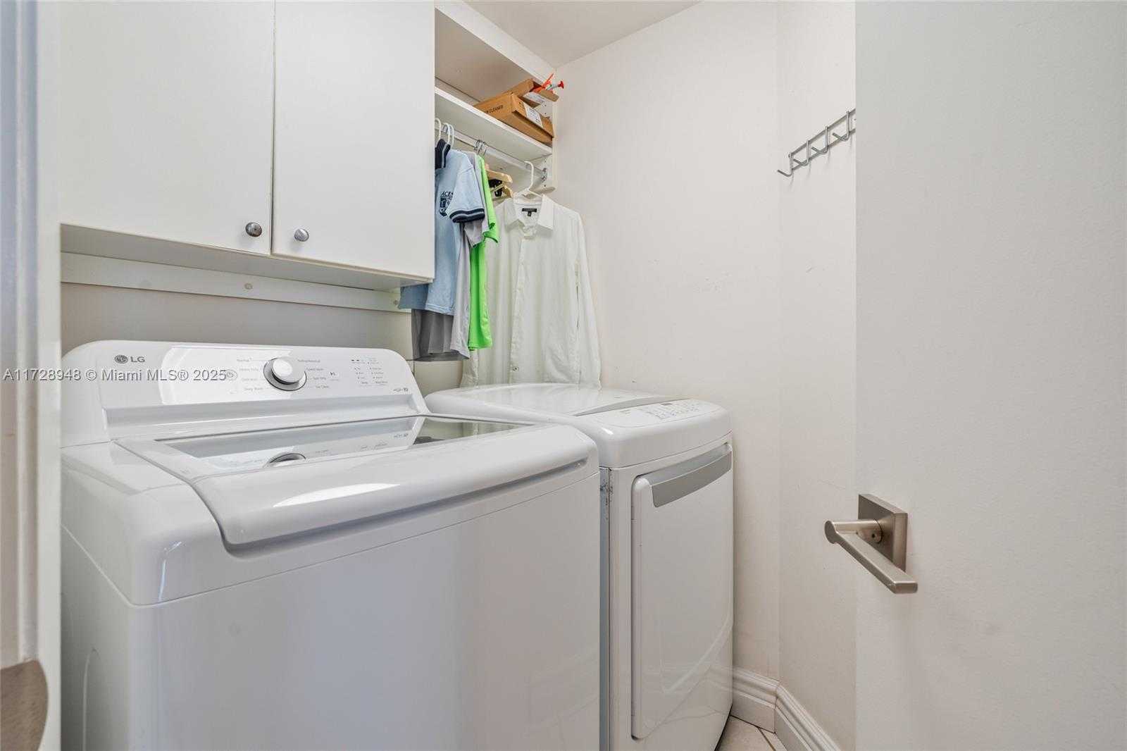 Small Image of 21205 YACHT CLUB DR #805, Aventura Number 25